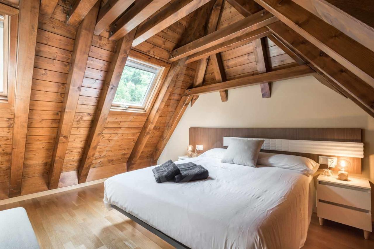Casa Artiga De Lin By Seamount Rentals Les Bordes Εξωτερικό φωτογραφία