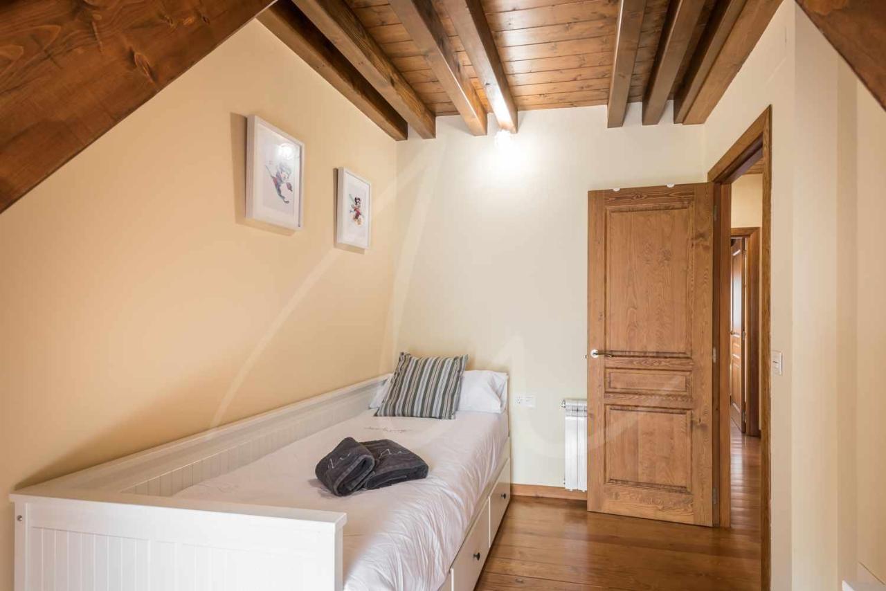 Casa Artiga De Lin By Seamount Rentals Les Bordes Εξωτερικό φωτογραφία